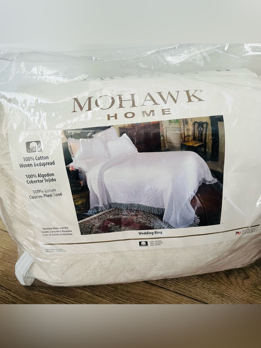 Mohawk Home White Cotton Woven Bedspread - Wedding Ring Design